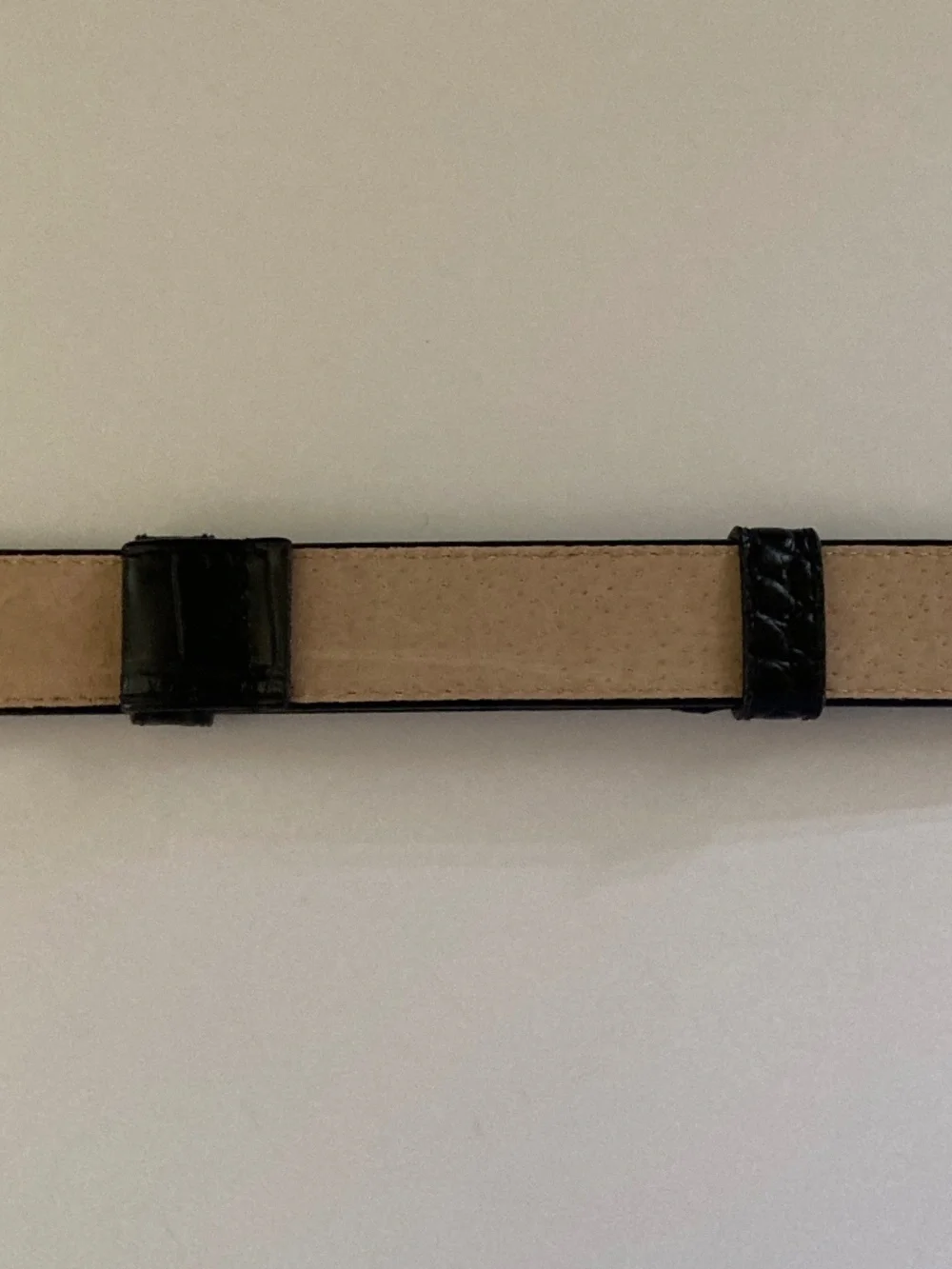 DuJour Black Croco Embossed Skinny Belt/Silver Tone Oval Buckle/M/L/24-39